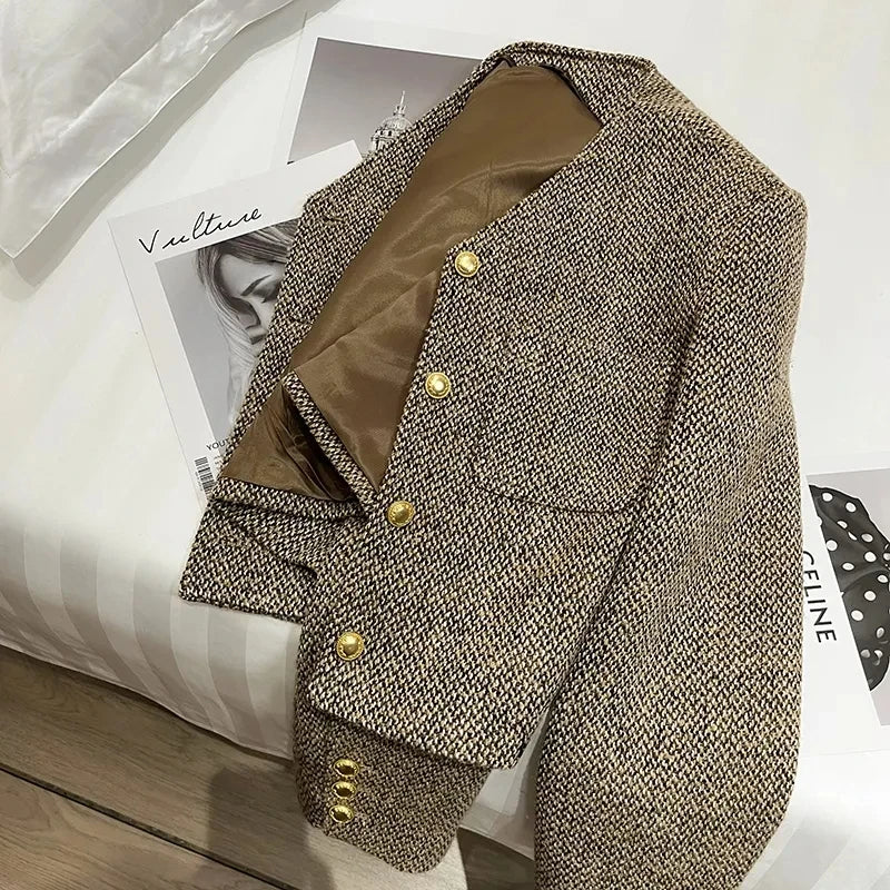 https://cdn.shopify.com/s/files/1/0957/7286/8982/files/Womens-Cropped-Blazer-Tailored-Fit-with-Gold-Tone-Buttons-3.jpg?v=1770236859