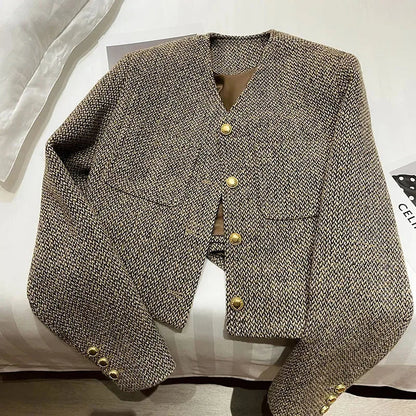 https://cdn.shopify.com/s/files/1/0957/7286/8982/files/Womens-Cropped-Blazer-Tailored-Fit-with-Gold-Tone-Buttons-4.jpg?v=1770236859