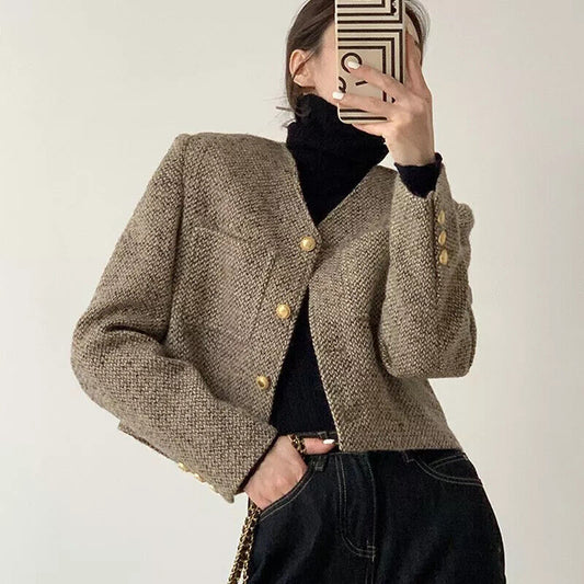 https://cdn.shopify.com/s/files/1/0957/7286/8982/files/Womens-Cropped-Blazer-Tailored-Fit-with-Gold-Tone-Buttons.jpg?v=1770236859