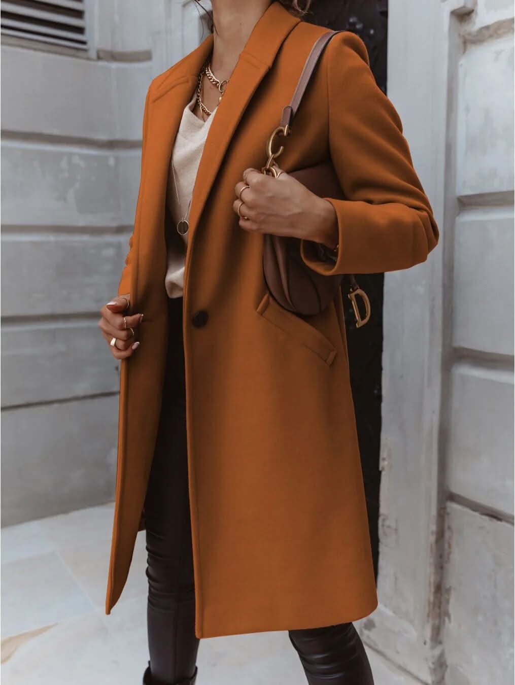 https://cdn.shopify.com/s/files/1/0957/7286/8982/files/Womens-Long-Tailored-Coat-Elegant-Structured-Overcoat-for-Smart-Layering-3.jpg?v=1770237647